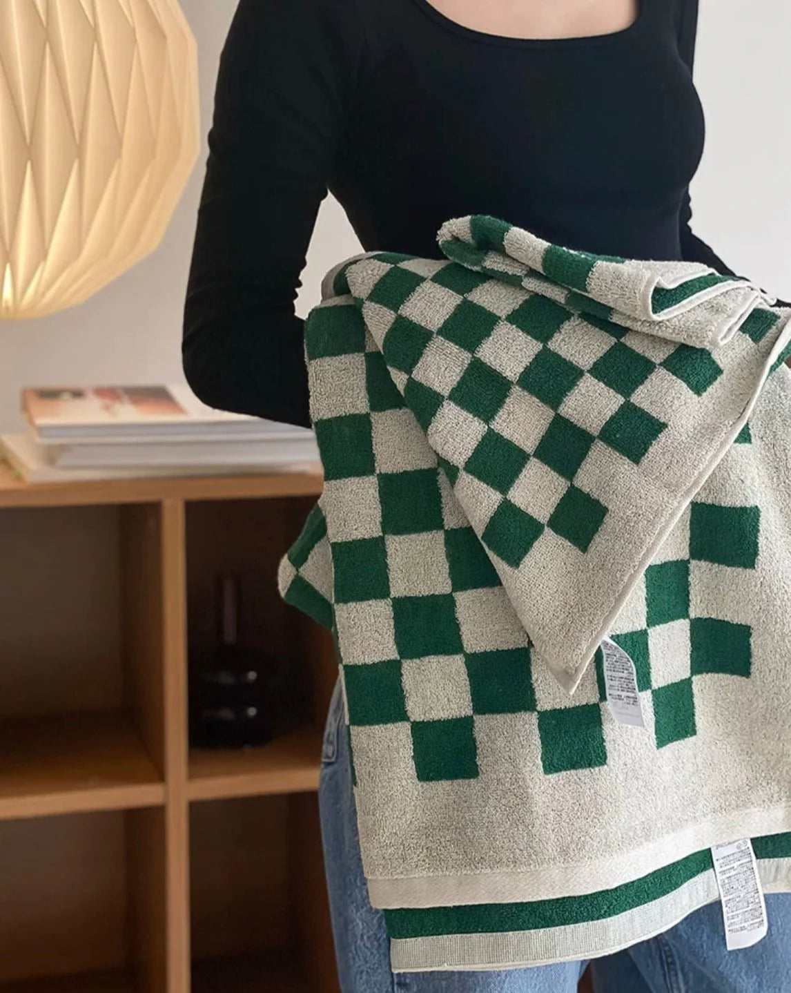 Premium Checkered Bath Towel - Luxurious Long-Staple Cotton for Superior Softness and Absorbency