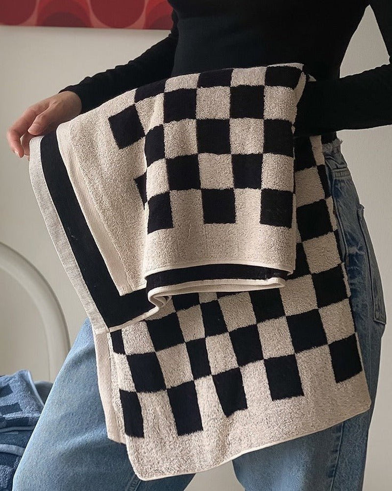 Premium Checkered Bath Towel - Luxurious Long-Staple Cotton for Superior Softness and Absorbency