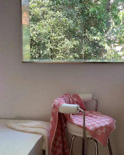 Premium Checkered Bath Towel - Luxurious Long-Staple Cotton for Superior Softness and Absorbency