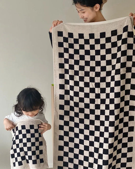 Premium Checkered Bath Towel - Luxurious Long-Staple Cotton for Superior Softness and Absorbency
